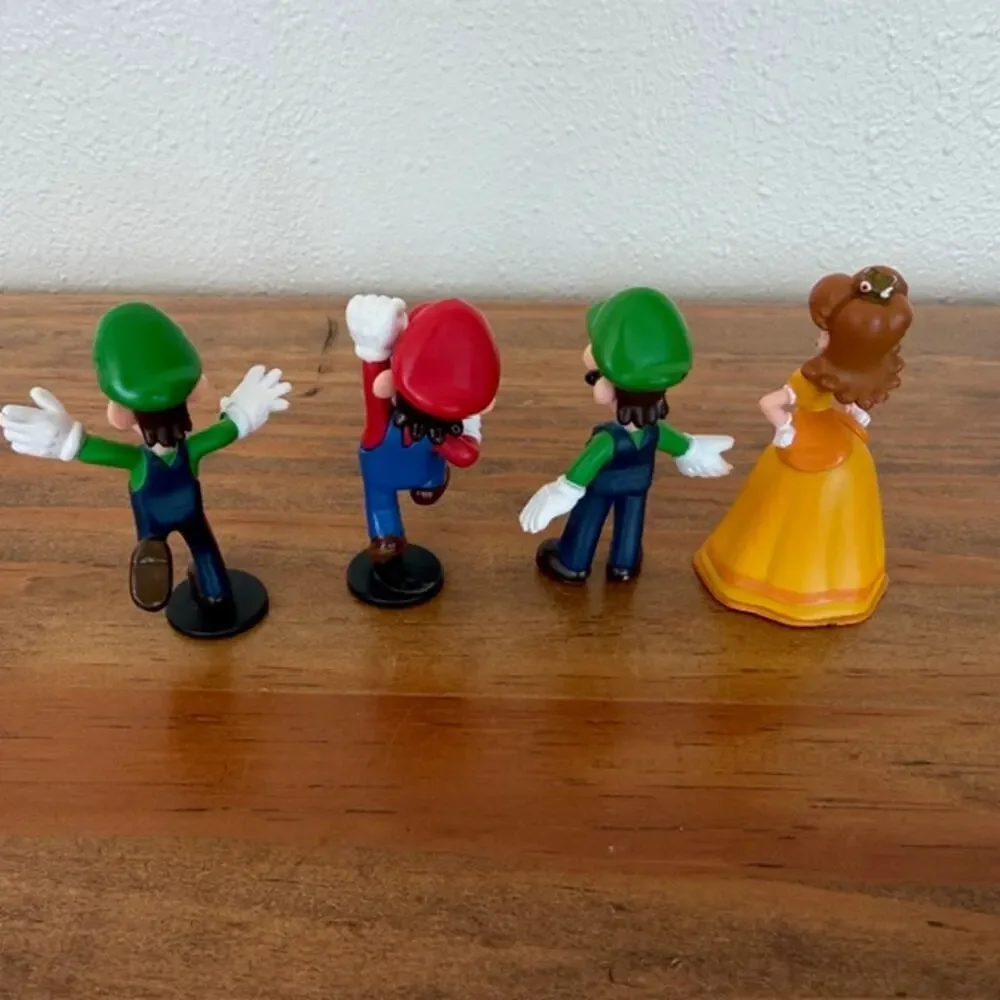 Nintendo Super Mario Figures 2007 - Mario, 2 Luigi figures and Princess Daisy